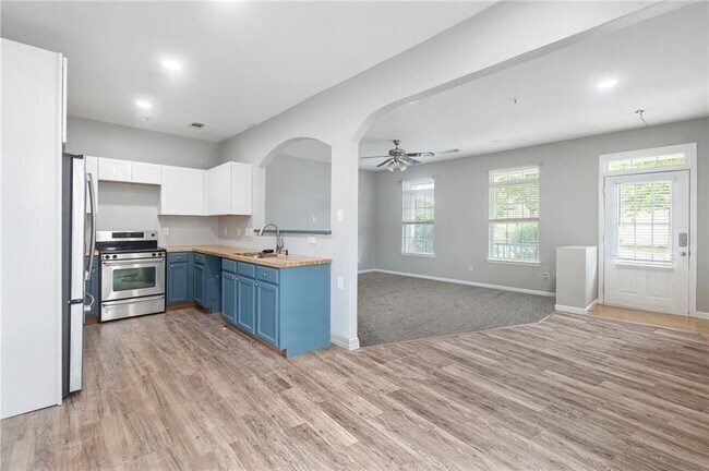 Building Photo - 544 Georgia Way