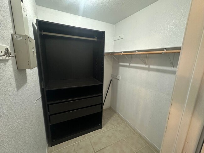 Building Photo - 3104 Valley Oaks Cir