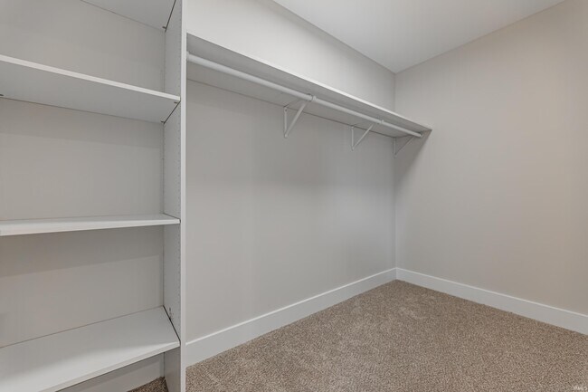 Building Photo - 911 Mayfair Dr