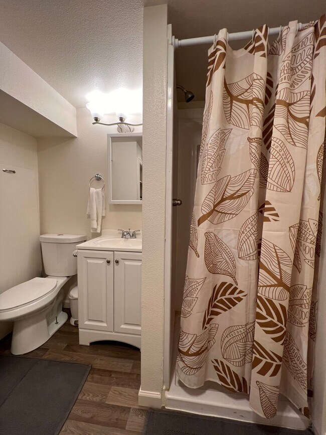 Building Photo - Spacious 4 Bed/3.5 Bath in Boulder - Available July 6th!