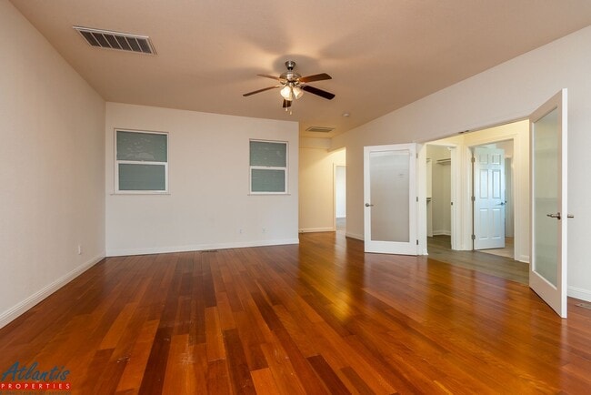 Building Photo - Stunning & Spacious Home | Panoramic Views