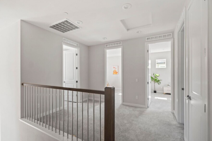 Building Photo - 151 Holliston