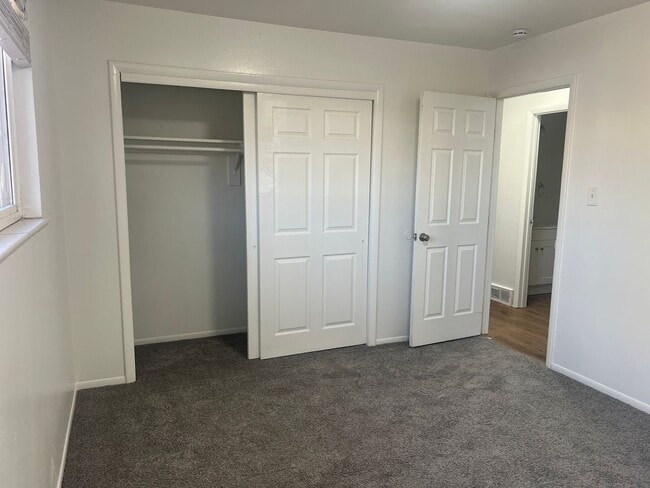 Building Photo - Lansing27