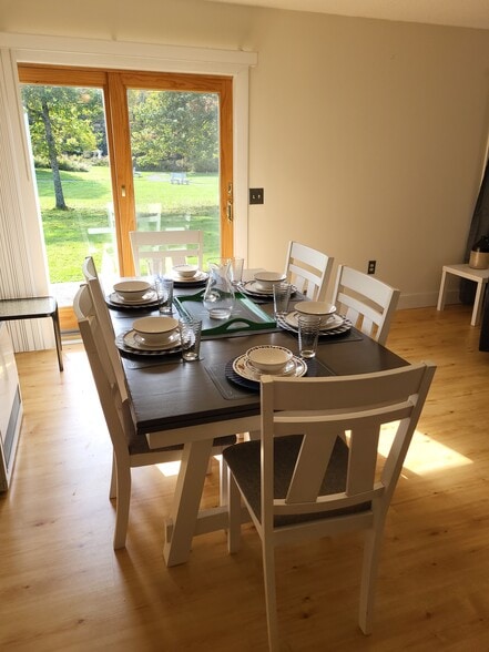 Dining Room - 18 Beachwood Bay Dr