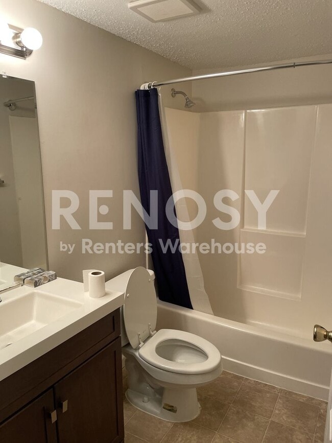Building Photo - Two bed two bath condo unit in the heart of Saint Charles