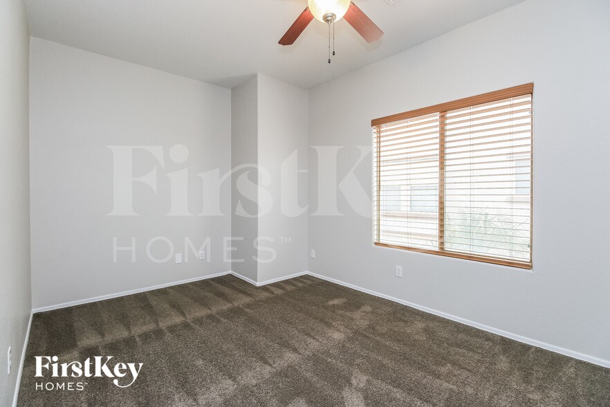 Building Photo - 888 E Desert Rose Trail