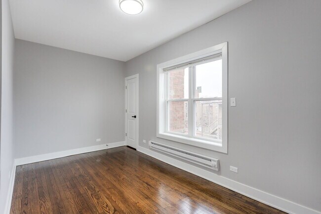 Building Photo - 8024 S Ellis Ave