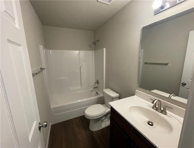 Building Photo - 2705 Bauer St