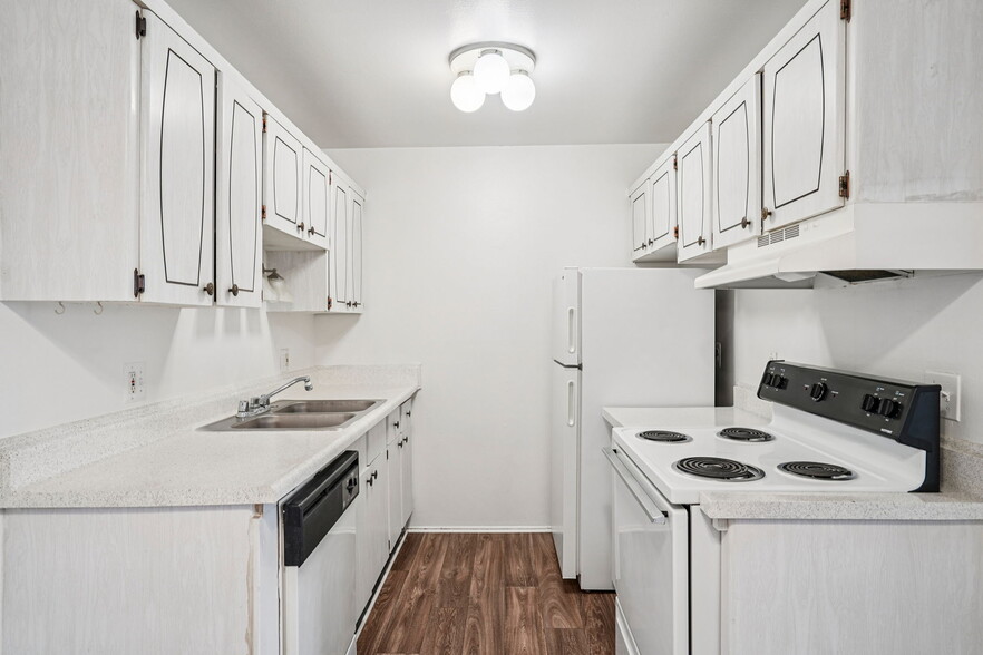 Building Photo - Outer Drive Manor Apartments