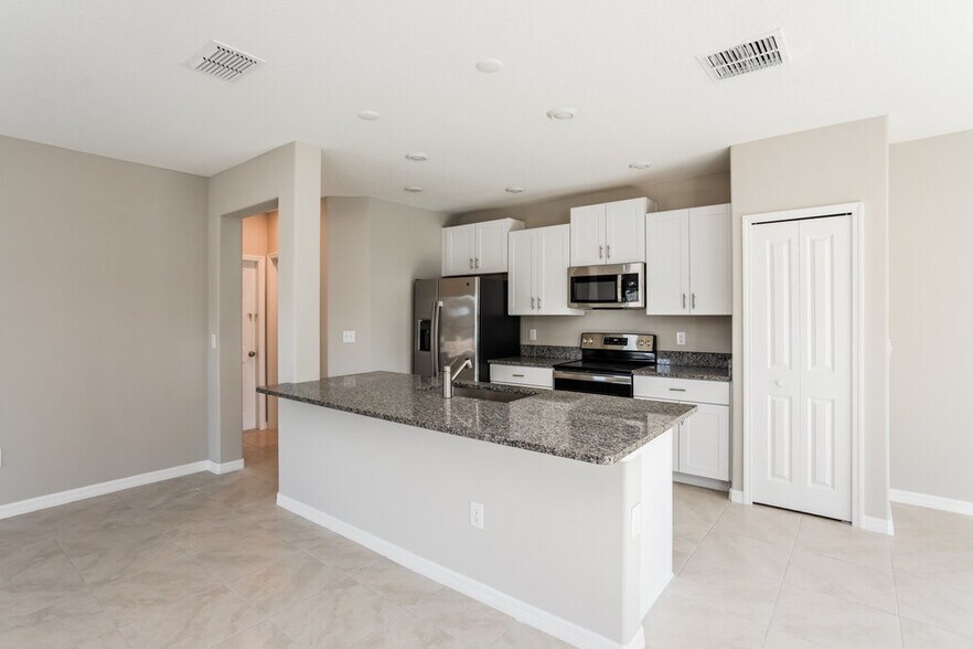 Building Photo - 7211 Spring Snowflake Ave