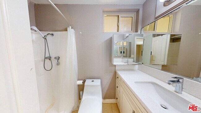 Building Photo - 65 Allen Ave