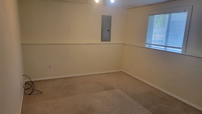 Building Photo - 4 Bedroom South Hill Home With Detached Ga...