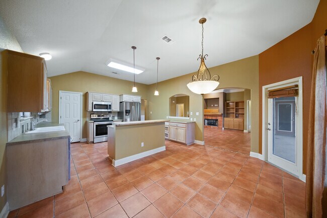 Building Photo - 1214 Sugar Land Dr
