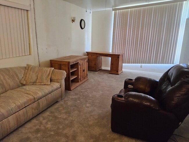 Building Photo - 3 Bedrooms, 2 Bath Home for Rent