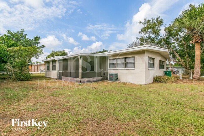 Building Photo - 813 W Highland Dr