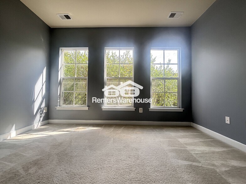 Building Photo - 5722 45th Ave