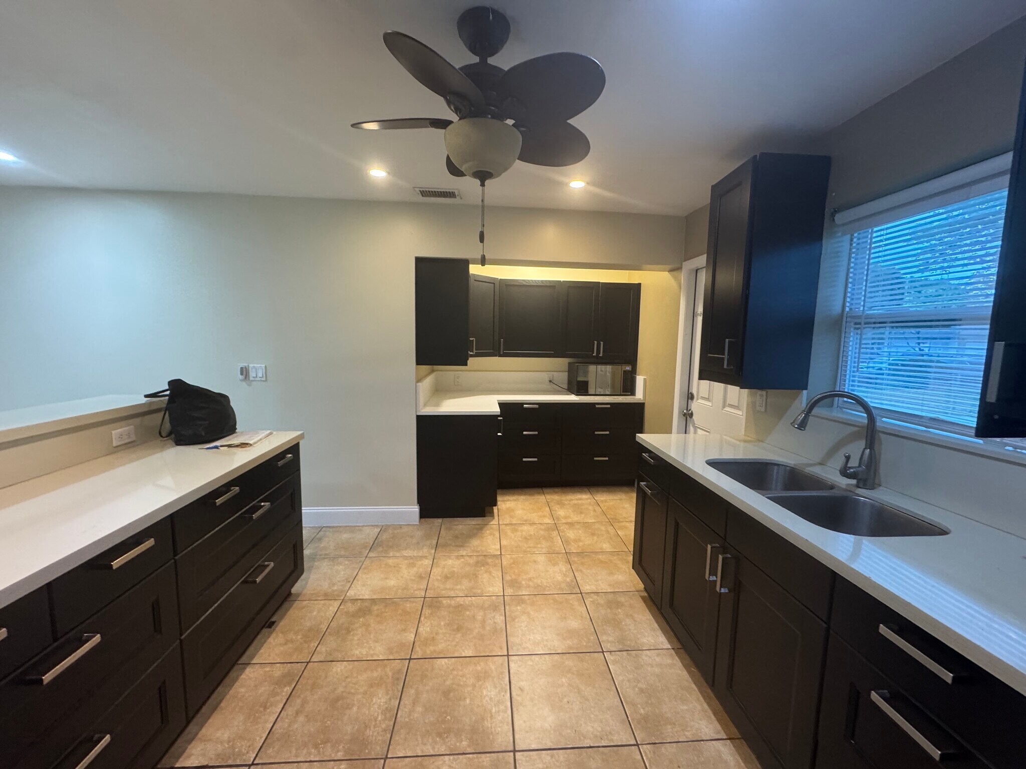 Building Photo - 401 SW 10th Ter