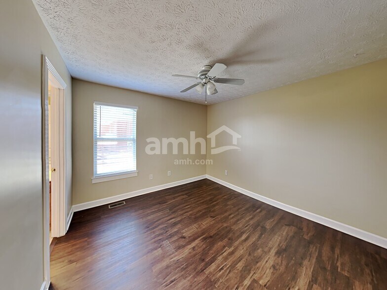 Building Photo - 305 Karlee Dr