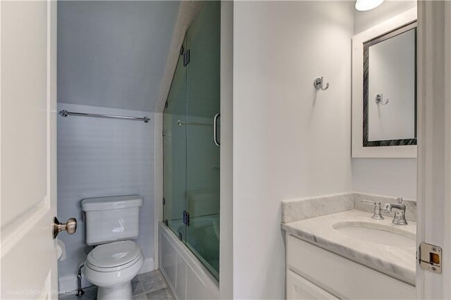 Building Photo - 4 Barney St