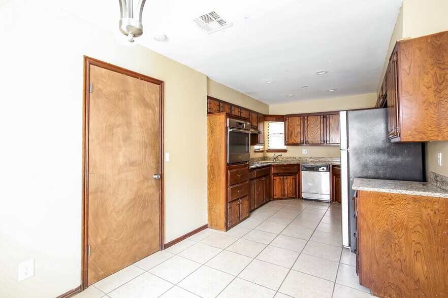 Building Photo - 808 Waterview Rd