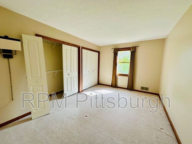 Building Photo - 117 Pauline Dr