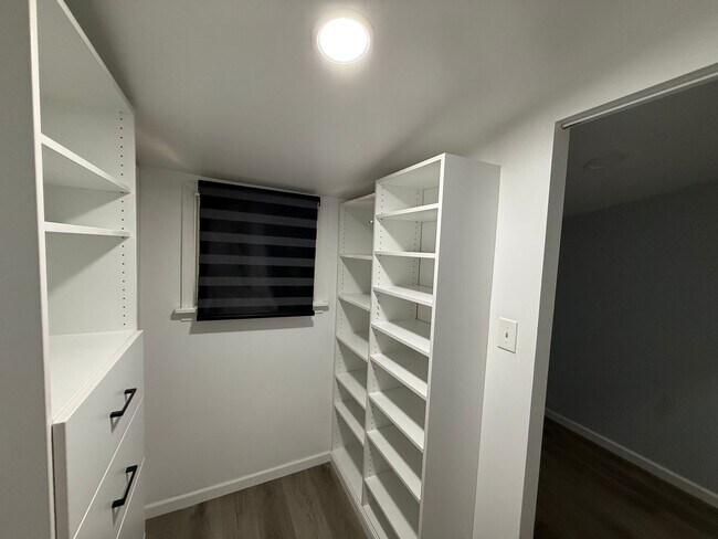 Building Photo - 32 S 53rd St