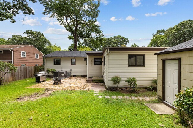 Building Photo - Welcome to your dream home in Norfolk!