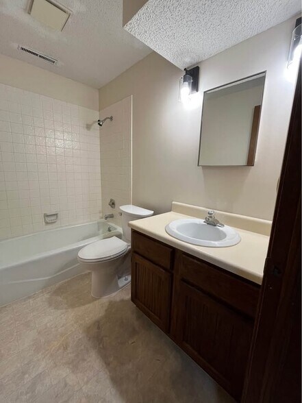 Building Photo - 1826 Normandy Ln