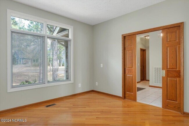 Building Photo - 38 Pinebrook Dr