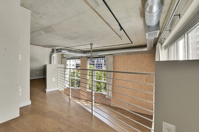 Building Photo - $3,100 - 2 Bed, 2 Bath Lofted Condo in Den...