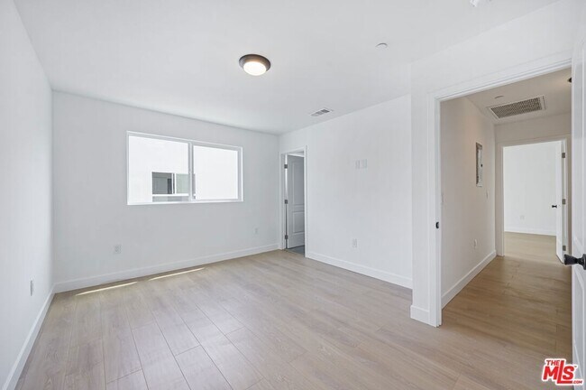 Building Photo - 7306 Independence Ave