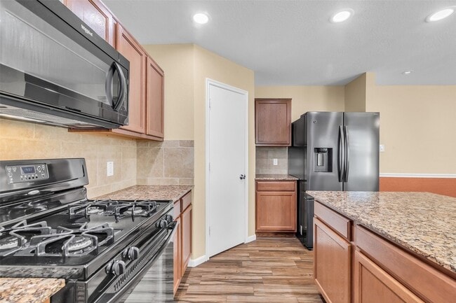 Building Photo - 1608 Pointe Leone