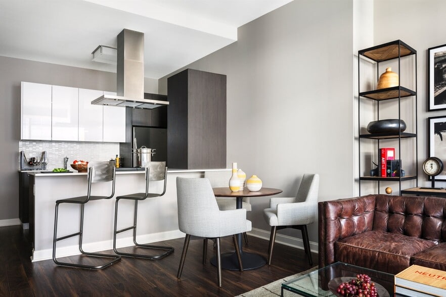 Building Photo - 162 N Clark St