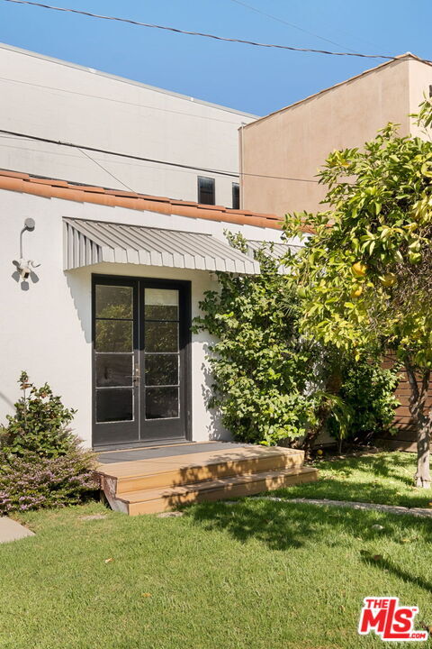 Building Photo - 813 N Orange Grove Ave