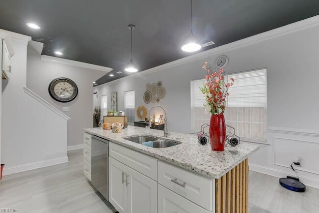 Building Photo - 377 Leeland Ave