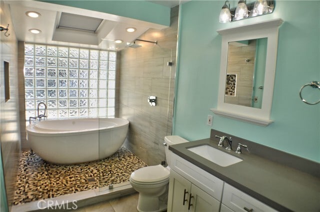 Building Photo - 123 W Avenida Valencia