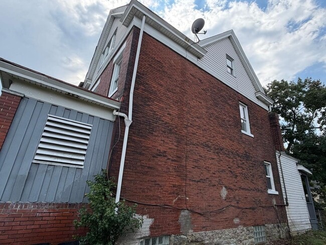 Building Photo - 7122 Idlewild St