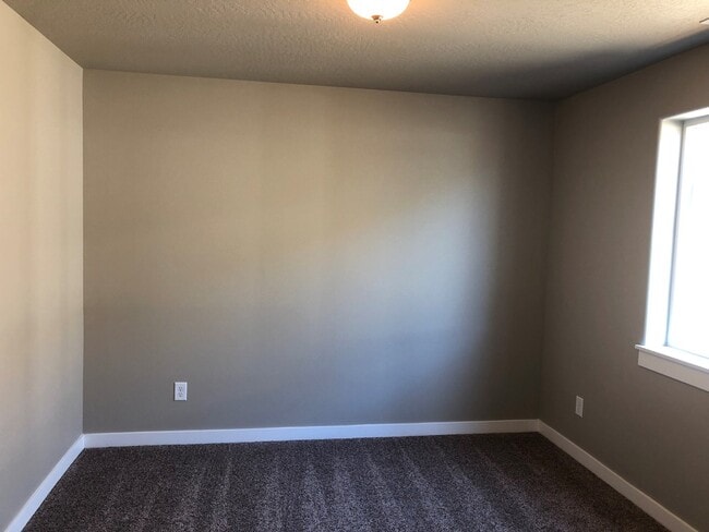 Building Photo - Beautiful newer 4 bedroom house in Coburg!