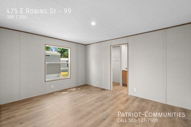 Building Photo - 475 E Robins St