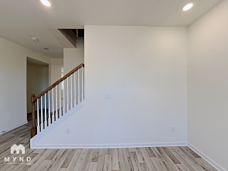 Building Photo - 354 Rayland St