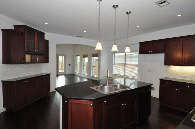 Building Photo - Beautiful Spacious Home FOR LEASE!