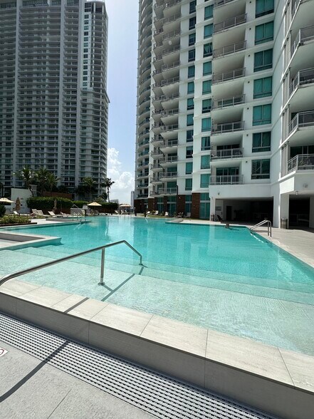 Building Photo - 350 S Miami Ave