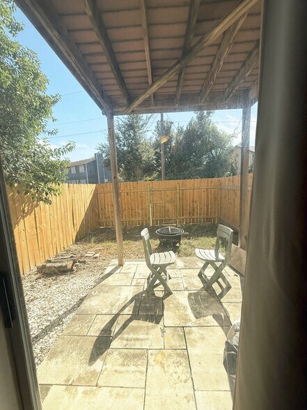 Building Photo - 13420 Lyndhurst St