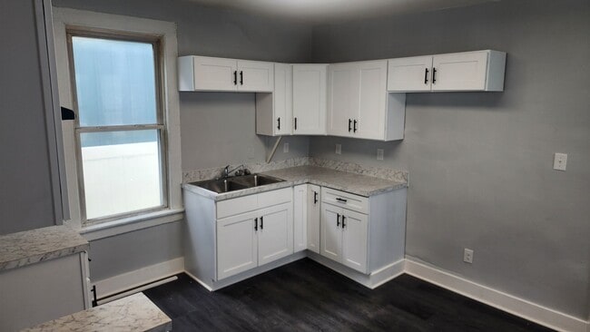 Building Photo - 525 Burnet Ave