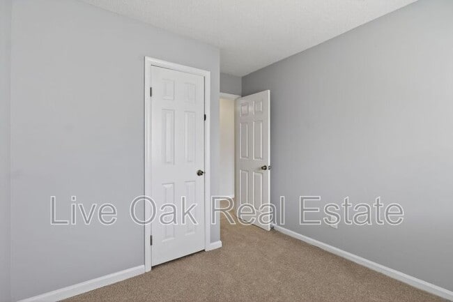 Building Photo - 304 Falling Ln