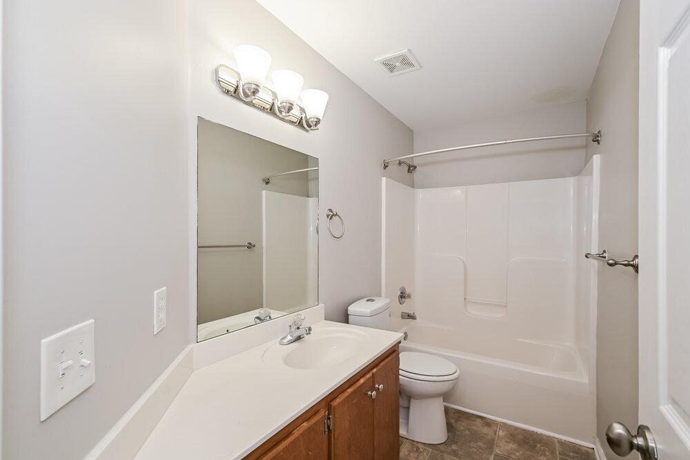 Building Photo - 1594 Laurel Ledge Dr