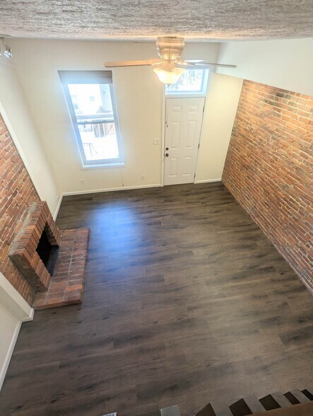 Living room - 1619 Mansfield St