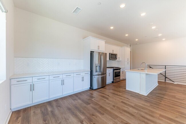 Building Photo - Otay Ranch Two Weeks FREE  3 bd /2 ba Newer Condo w Garage, Laundry + More!
