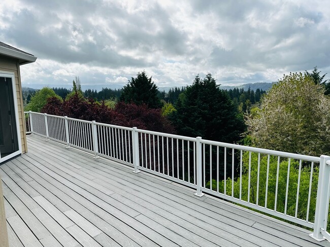 Building Photo - Stunning Custom Home with Beautiful Views