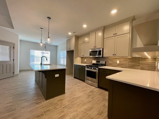 Building Photo - 912 Cook St